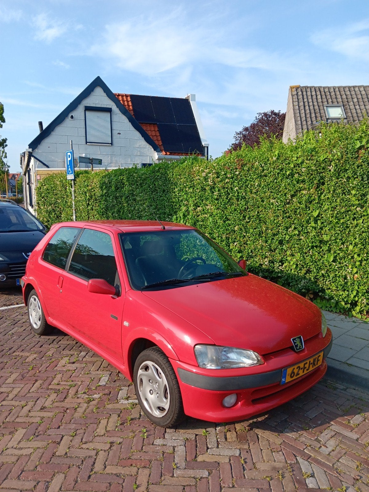 Peugeot 106 1.1 sport 2000 Rood, Auto's, Peugeot, Voorwielaandrijving, Zwart, 4 cilinders, 400 kg