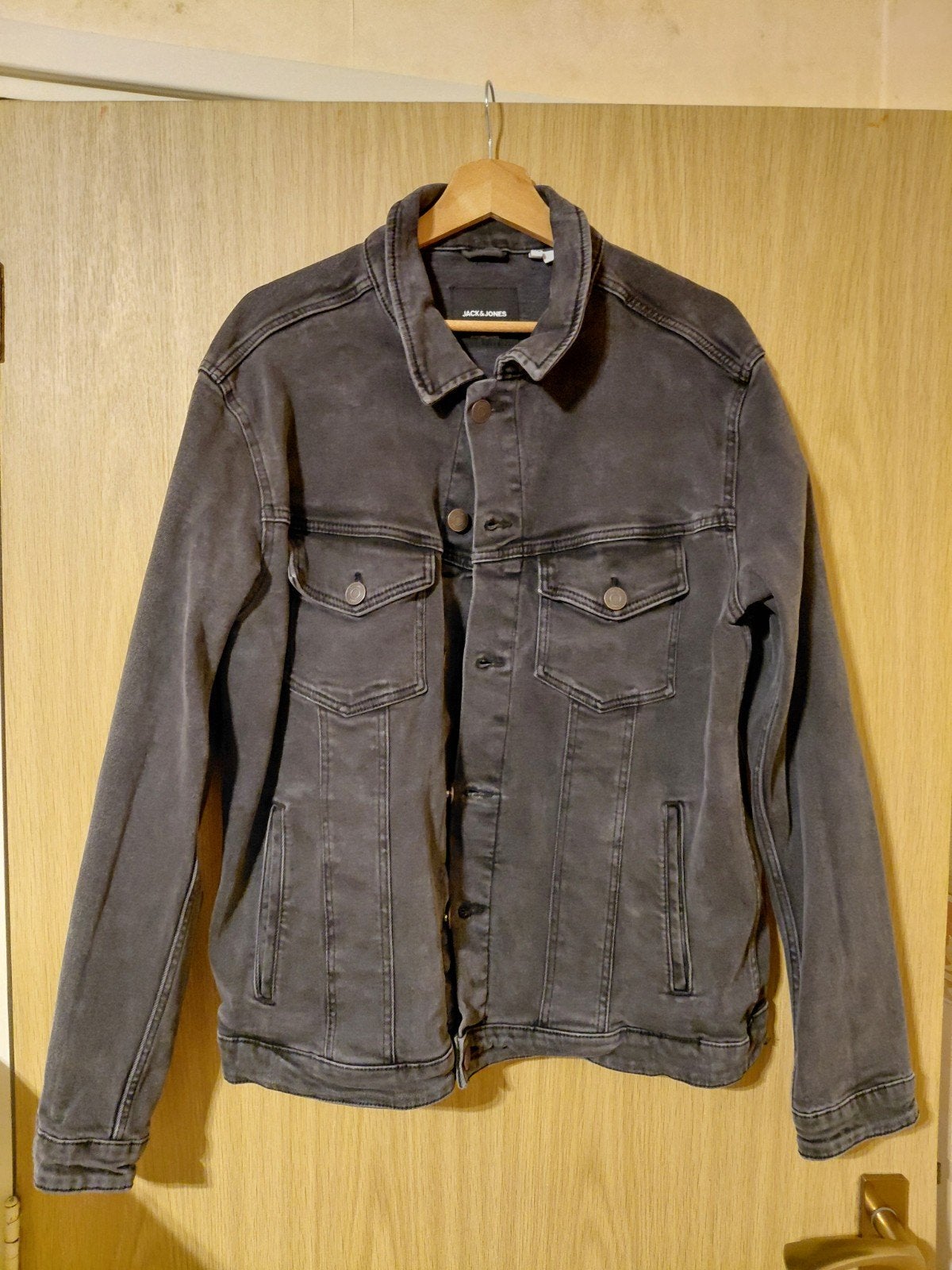 Heren spijkerjas zwart " Jack en Jones"., Kleding | Heren, Zwart, Overige jeansmaten, Ophalen of Verzenden, Gedragen
