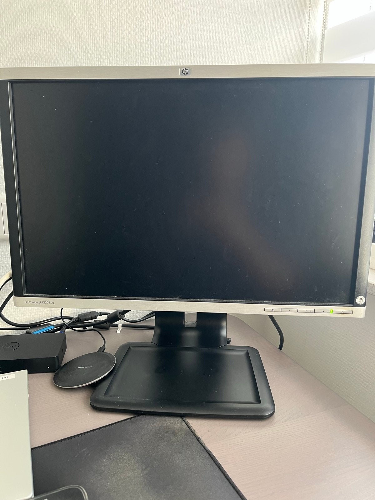 2x HP Compaq LA2205wg Monitor - Draaibaar, Computers en Software, Ophalen, Gebruikt, Draaibaar