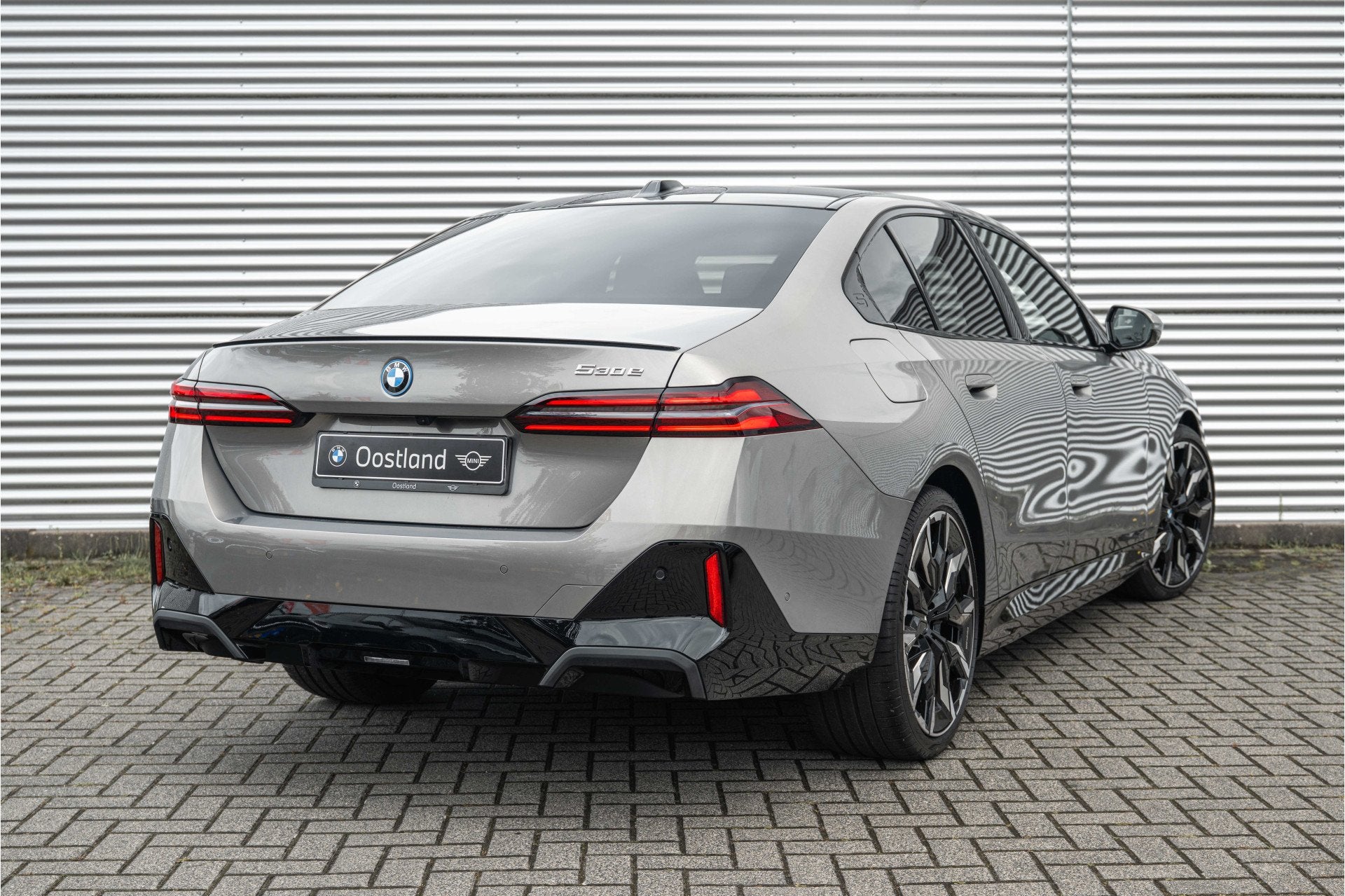 BMW 5 Serie 530e M Sport Automaat / Panoramadak / Trekhaak /, Auto's, Automaat, Achterwielaandrijving, 4 cilinders, Leder