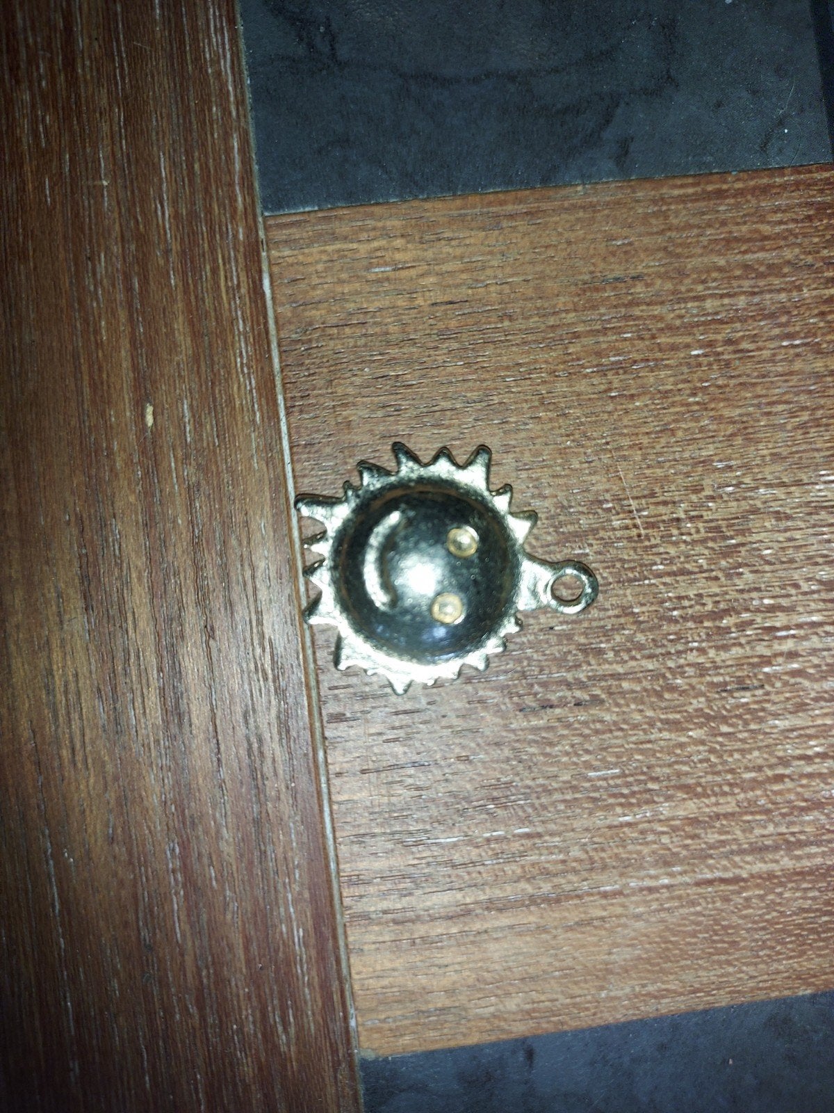 Zilverkleurige bedel met smiley gezichtje, Overige merken, Gebruikt, Ophalen of Verzenden, 1 bedel