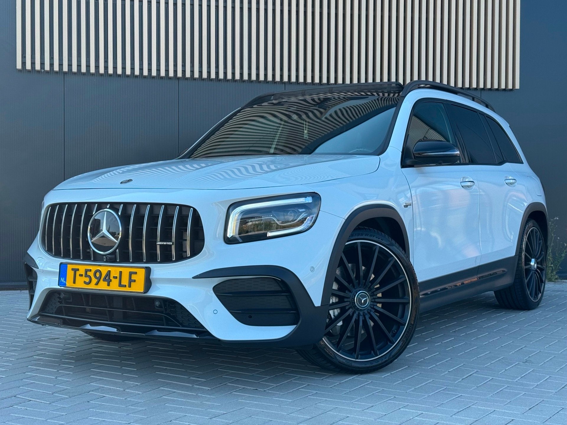 Mercedes-Benz GLB AMG 35 4MATIC Premium Plus | BOMVOL | DEAL, Dealer onderhouden, Euro 6, 4 cilinders, 1655 kg