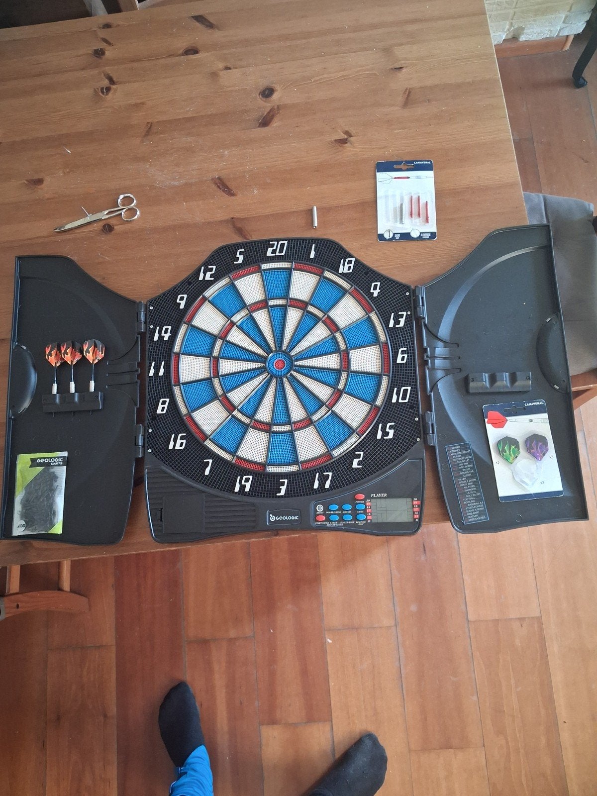 Elektronisch dartbord met pijlen en accessoires, Sport en Fitness, Ophalen, Dartbord, Elektronisch