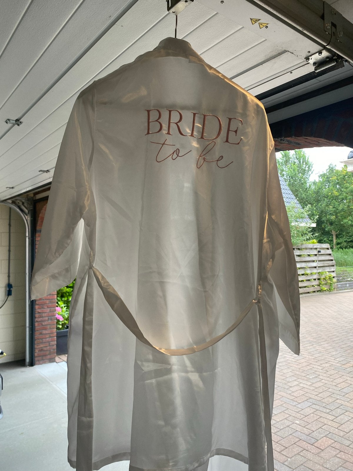 Witte bruids kimono - Bride to be, Kleding | Dames, Trouwkleding en Trouwaccessoires, Zo goed als nieuw, Accessoires, Wit, Ophalen of Verzenden