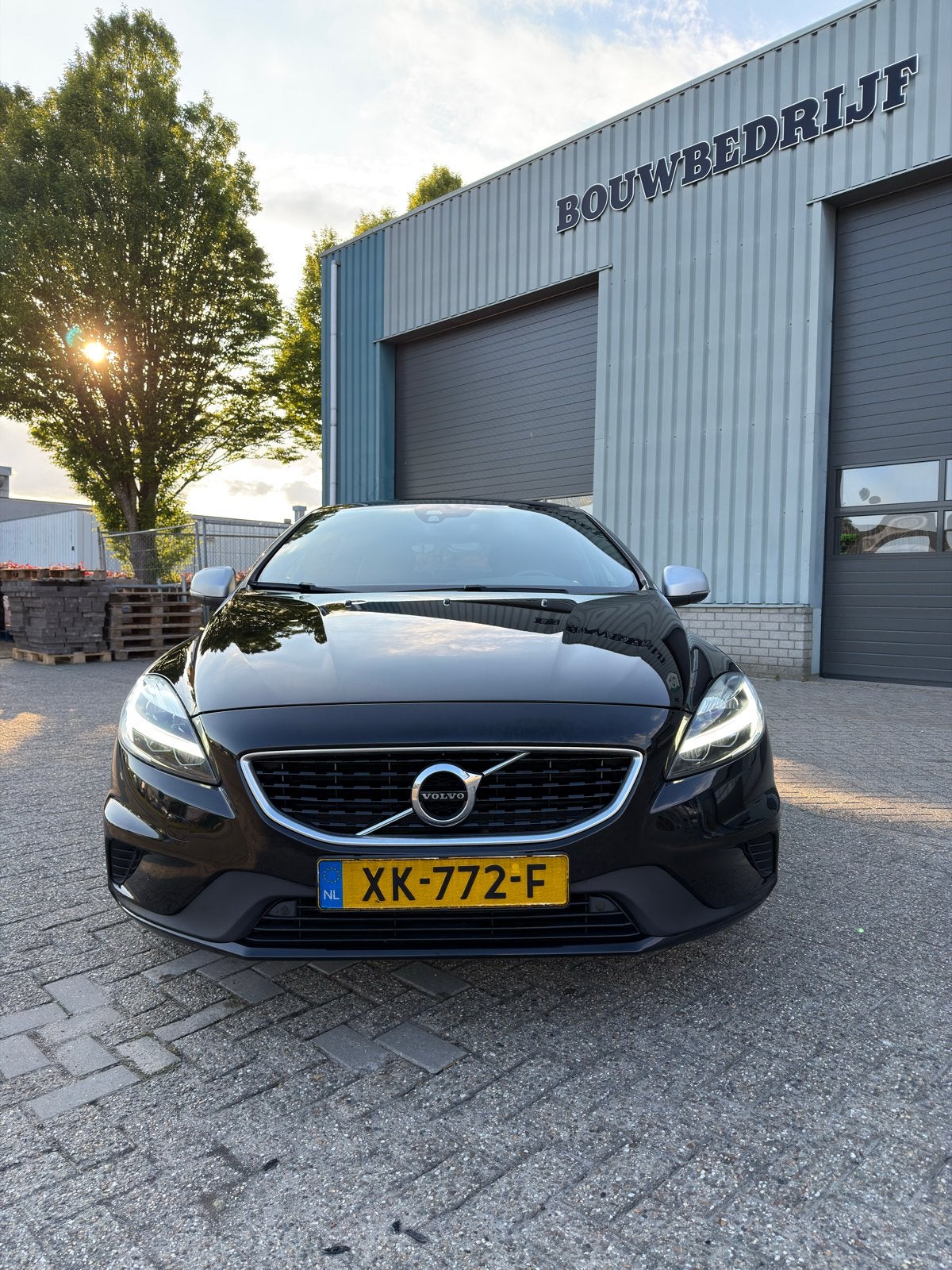 Volvo V40 1.5 T3 R-Design Automaat pano.dak/Harman/Kardon/Wi, 1498 cc, 700 kg, Zwart, 152 pk