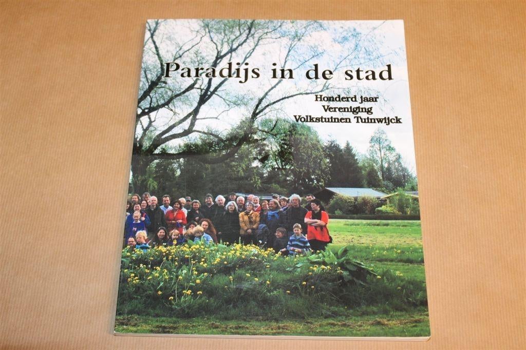 Paradijs in de Stad — 100 Jaar Volkstuinen Tuinwijck + DVD, Ophalen of Verzenden, Zo goed als nieuw