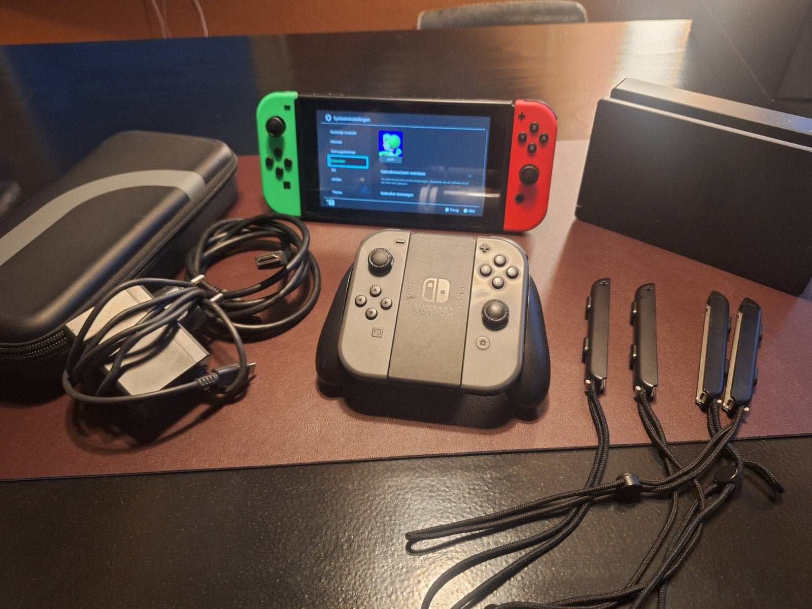 Nintendo Switch met extra controllers en accessoires, Ophalen of Verzenden, Gebruikt, Met 3 controllers of meer, Switch Original
