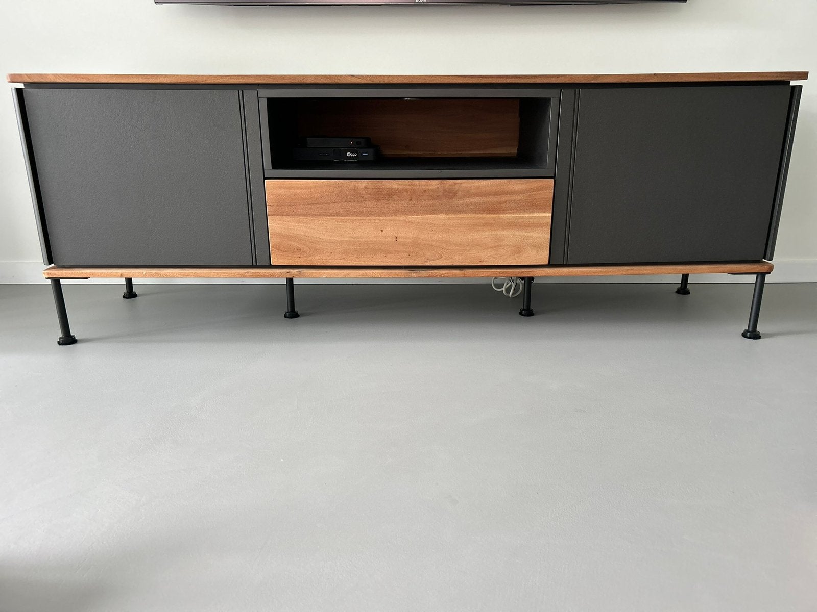 XOOON tv meubel, Ophalen, Overige materialen, 150 tot 200 cm, Zo goed als nieuw