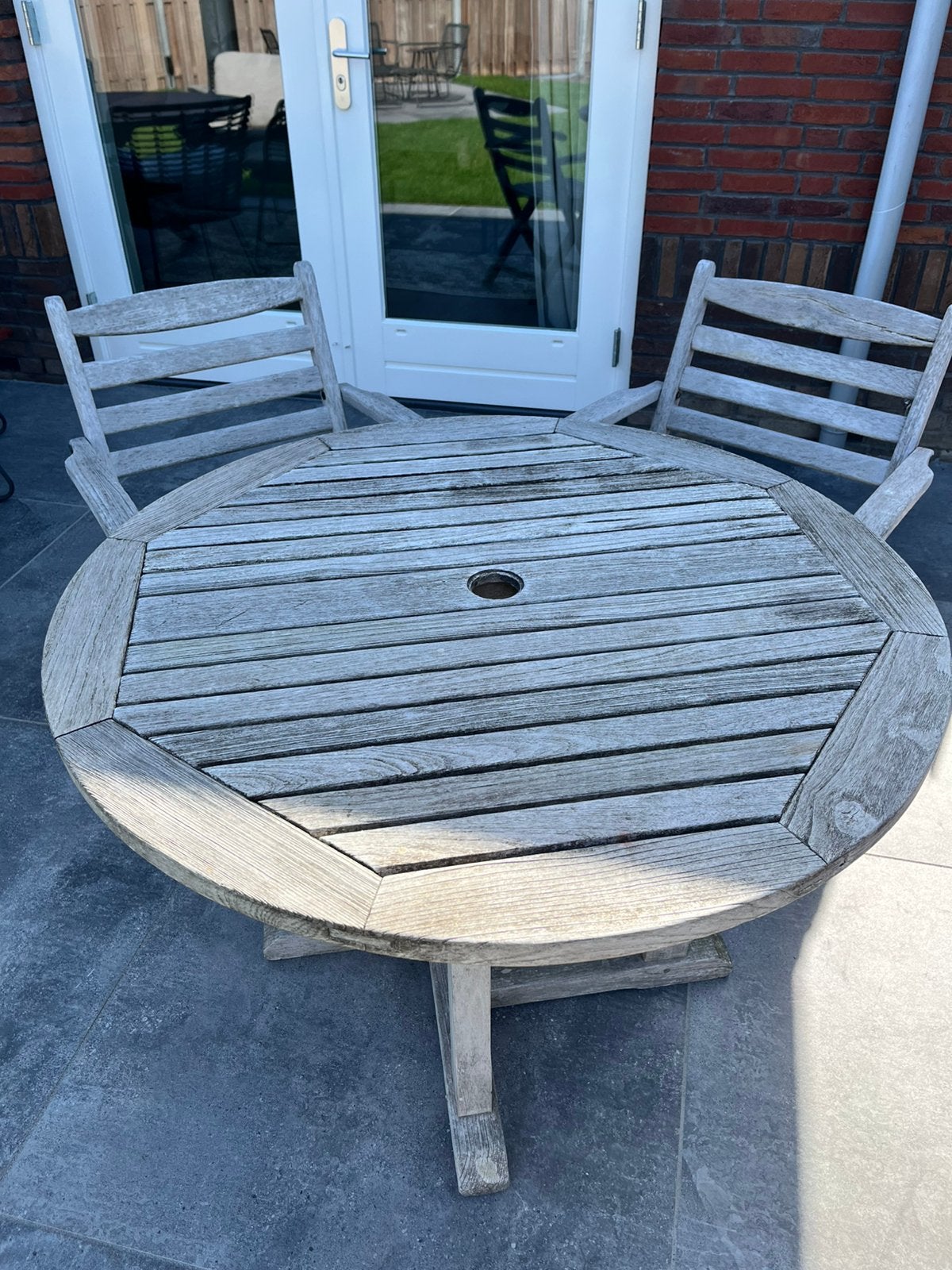 Houten ronde tuintafel met 2 houten stoelen – Teak & Garden, Ophalen, Gebruikt, Hout, Stoel