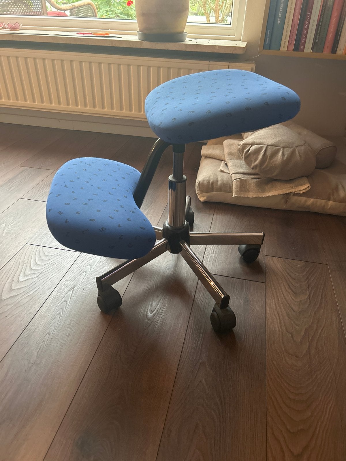 Ergonomische Kniestoel - Blauw, Ophalen, Gebruikt, Blauw, Bureaustoel