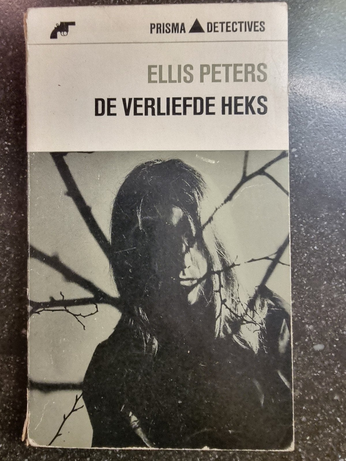 De Verliefde Heks - Ellis Peters (Prisma Detectives), Boeken, Verzenden, Gelezen, Ellis Peters