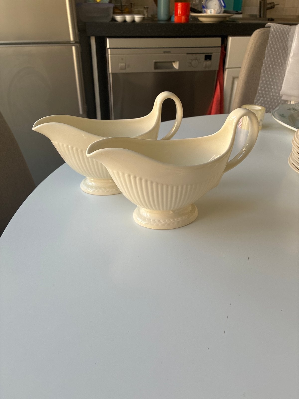 2 Wedgwood Queen's Ware Edme Sauskommen, Overige typen, Ophalen of Verzenden, Zo goed als nieuw, Wedgwood