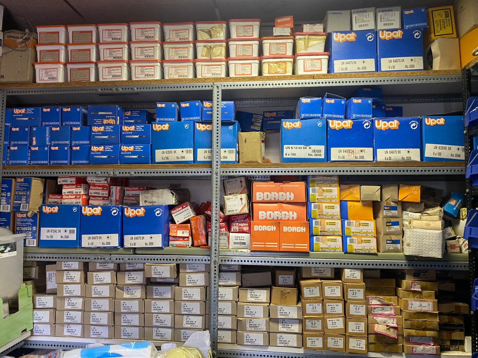 Opkoper gezocht Bevestigingsmateriaal, Ophalen, Zo goed als nieuw