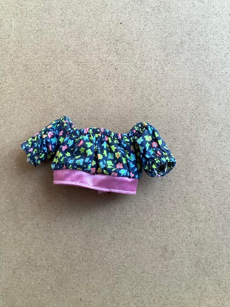 Korte blouse voor Barbie, Ophalen of Verzenden, Zo goed als nieuw, Kleertjes