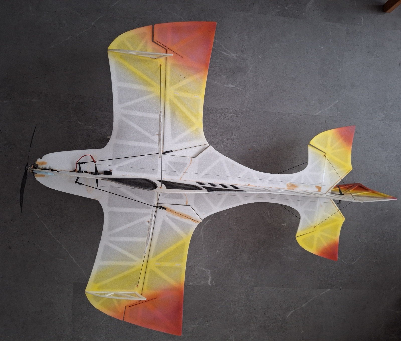 Indoor Wedstrijdvliegtuig Disny F3pP met Jr servo's, Ophalen, Gebruikt, Elektro, RTF (Ready to Fly)