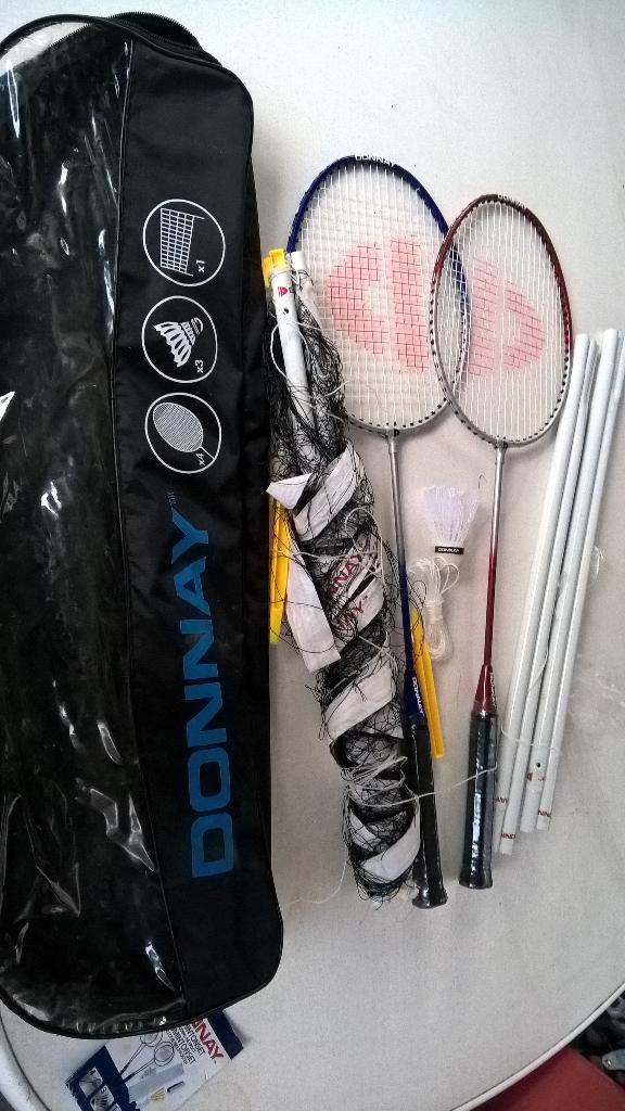 TE koop aangeboden mooi badminton set.doe gepast bod, Sport en Fitness, Badminton, Ophalen of Verzenden, Zo goed als nieuw, Racket(s)