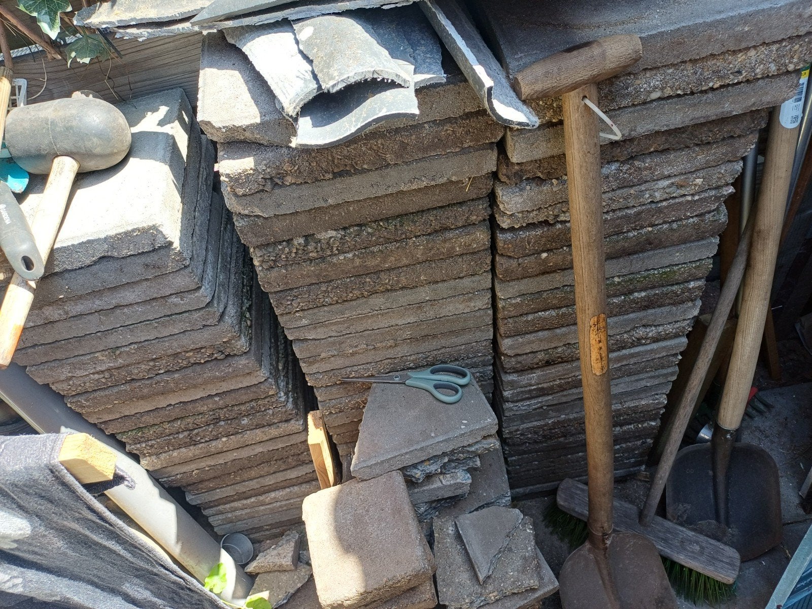 Stoeptegels 30x30 gratis! 70 stuks ongeveer, Ophalen, Gebruikt, Overige materialen, Terrastegels