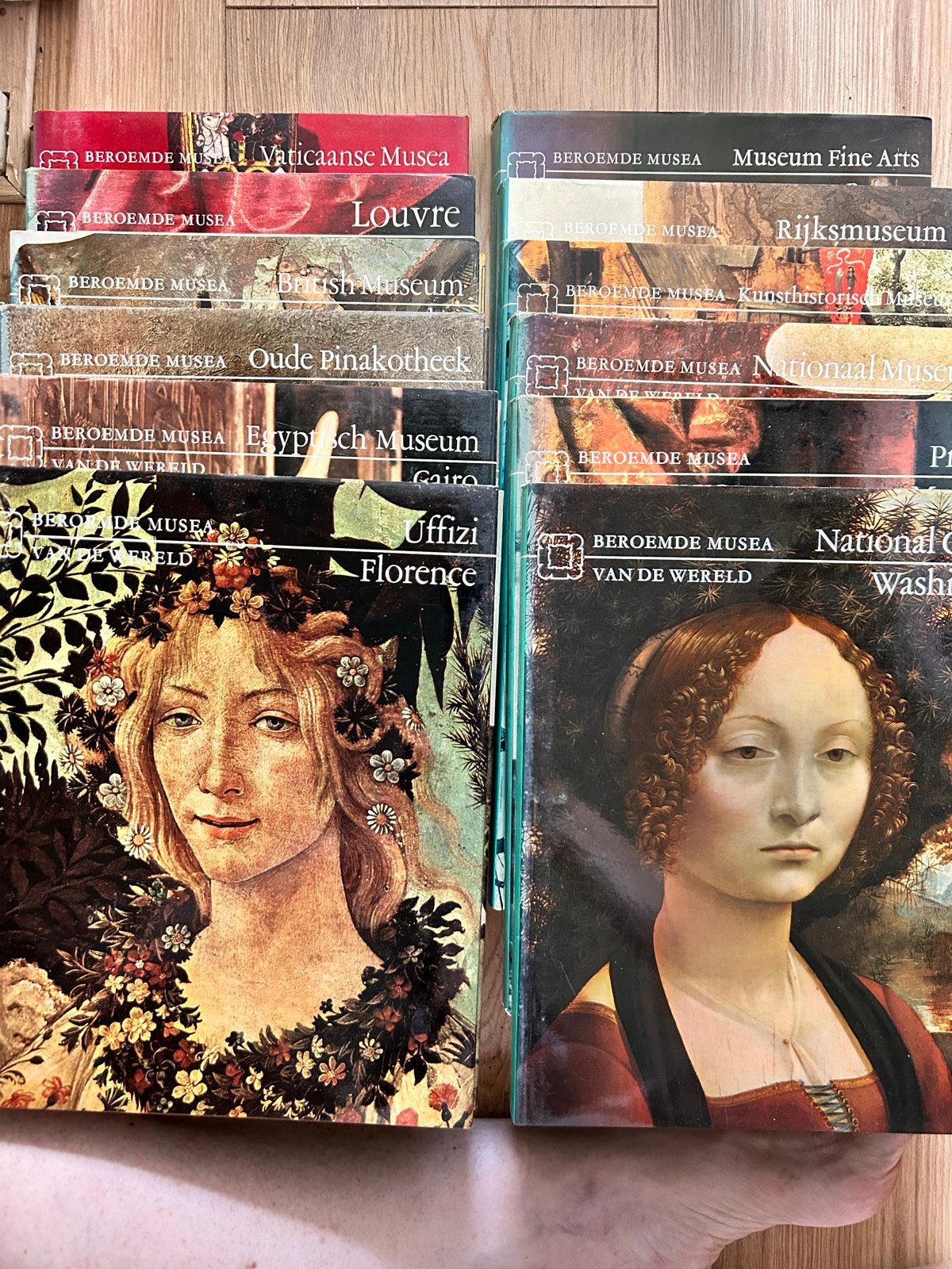 12-delige collectie 'Beroemde Musea van de Wereld', Ophalen of Verzenden, Gelezen, Overige onderwerpen