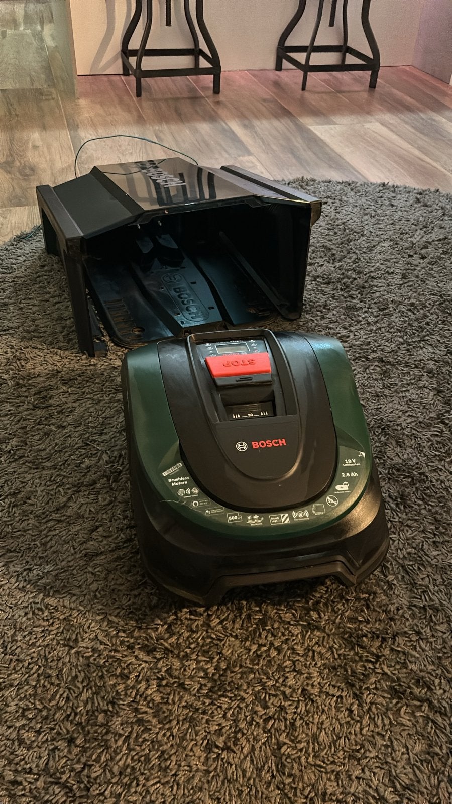Bosch Indego S+ 500 robotmaaier met garage, Tuin en Terras, Robotmaaiers, Ophalen, Zo goed als nieuw, 20 tot 25 cm, Bestuurbaar via app