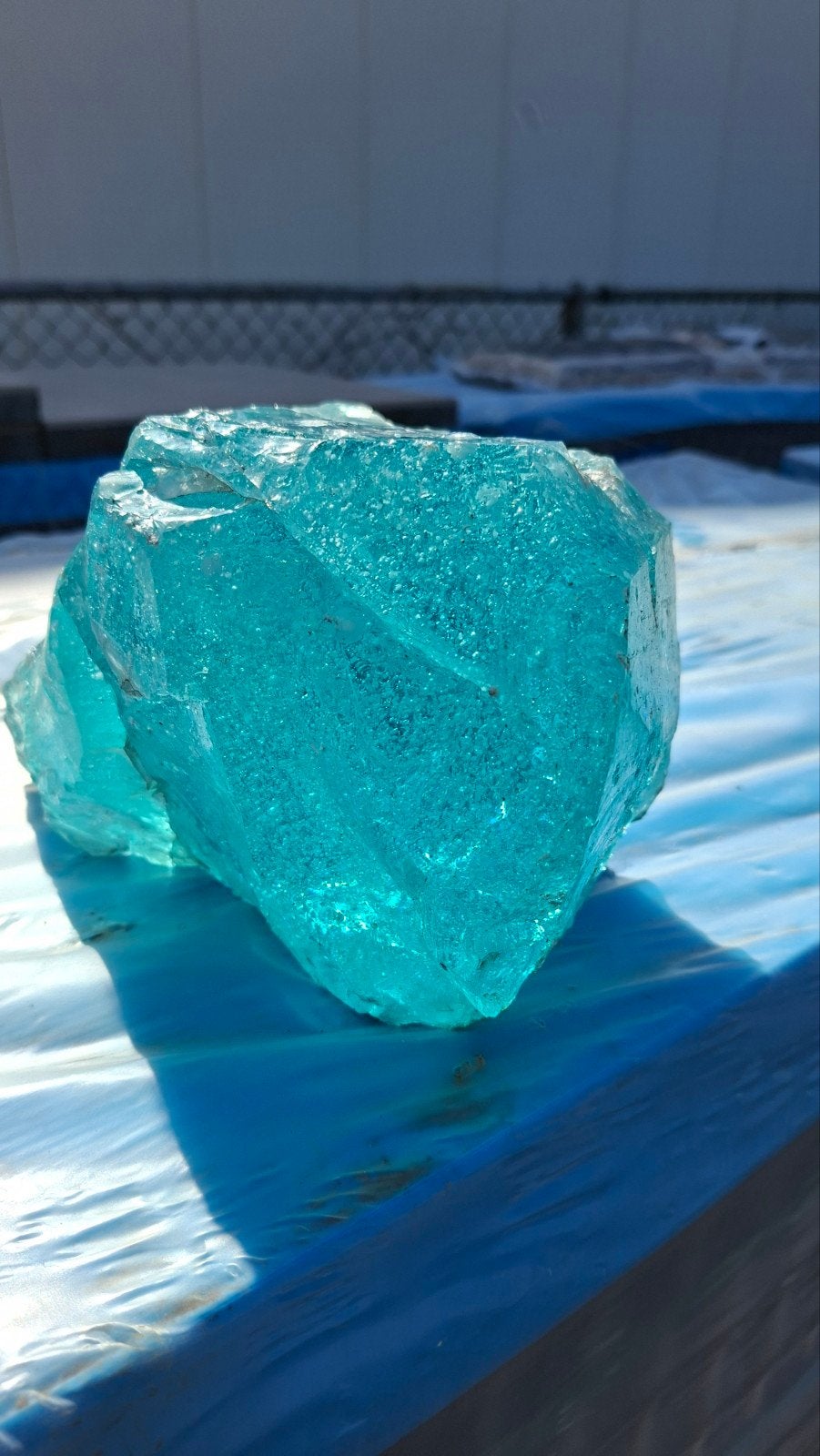 t.k. ca. 500 kg Glas brokken 15-30 cm blauw turkoois, Ophalen