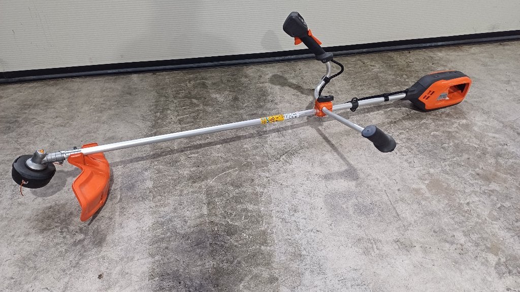 Bosmaaier Husqvarna 325iR, Accu, Nieuw, Ophalen of Verzenden, 10 tot 30 cm