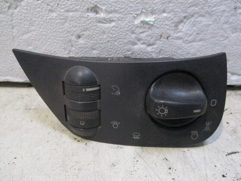 LICHTSCHAKELAAR Volkswagen Polo III (6N1) (6n1-941-531-m), Gebruikt, Berliner Ring 2 38440 Wolfsburg, DE, Volkswagen, Volkswagen AG