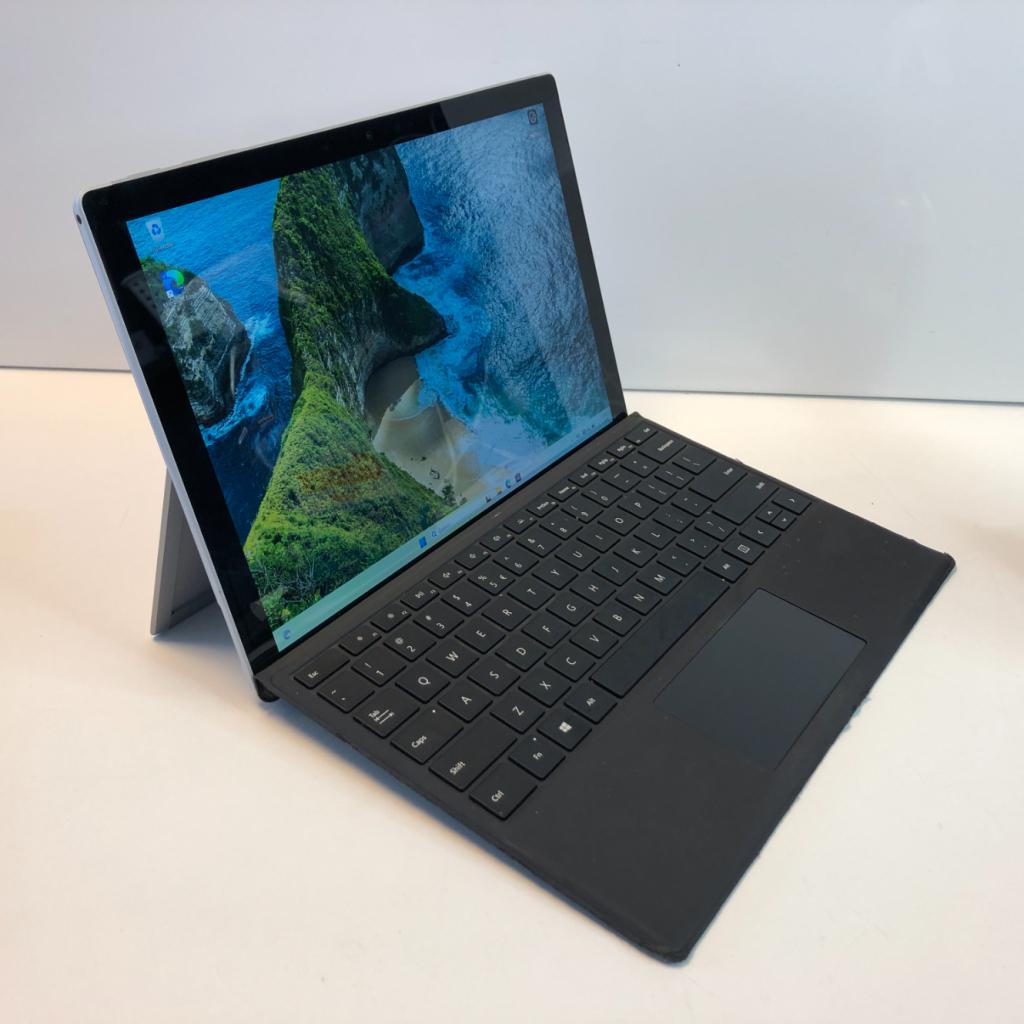 Microsoft Surface Pro 7 + toetsenbord | i5 | 8GB | 128GB, Microsoft, Gebruikt, Support@microsoft.com, Microsoft Corporation
One Microsoft Way
Redmond, WA 98052-6399
USA