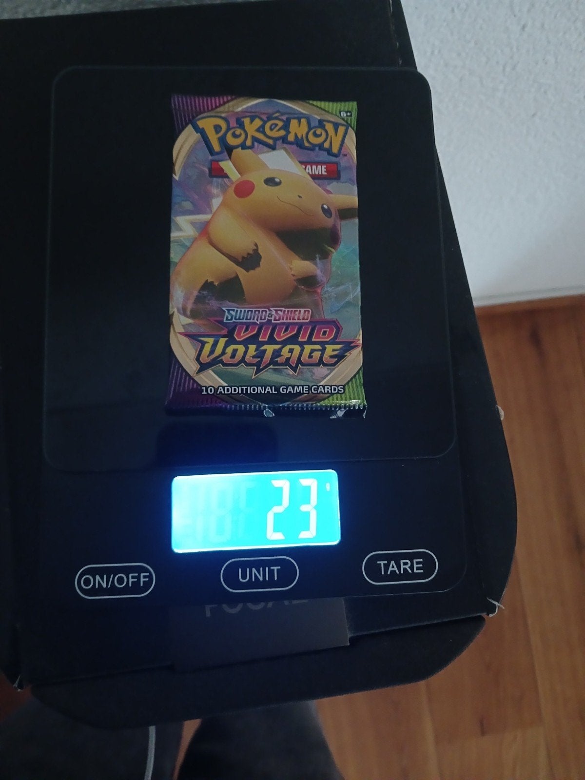 HEAVY Pokémon Sword & Shield Vivid Voltage Booster Pack, Ophalen of Verzenden, Nieuw, Booster