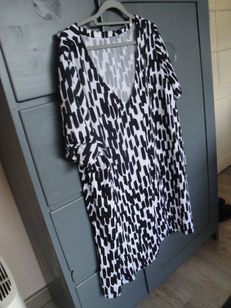 Tuniek van M&S maat L, valt als XL., Kleding | Dames, Overige Dameskleding, M&S, Ophalen of Verzenden, Gedragen