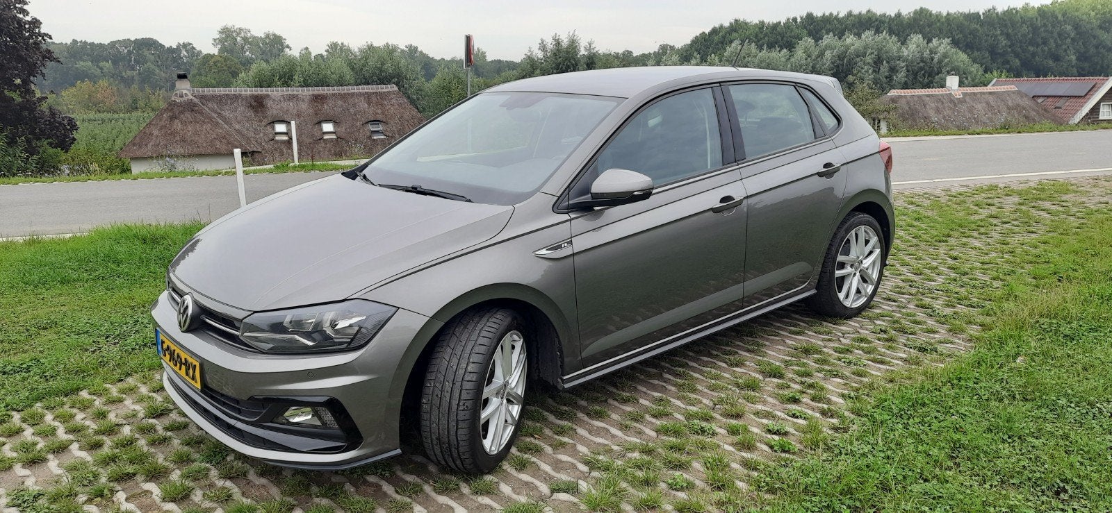 Volkswagen Polo 1.0 TSI 95pk 2019 Grijs, Auto's, Voorwielaandrijving, 40 €/maand, Handgeschakeld, 570 kg