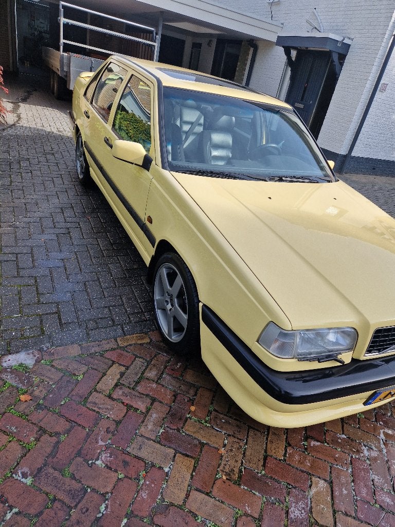 Volvo 850 2.3 T5-R Yellow Cream handschakel, Auto's, Voorwielaandrijving, Zwart, Alcantara, 1446 kg