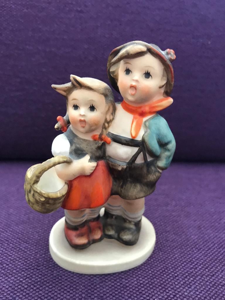 Hummel - meisje met mand, jongen, Ophalen of Verzenden, Zo goed als nieuw, Hummel