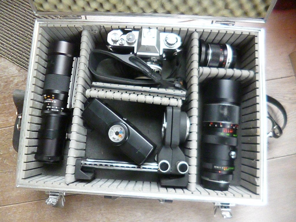 Aluminium fotokoffer met fototoestel en accessoires., Ophalen of Verzenden, 1960 tot 1980, Overige typen