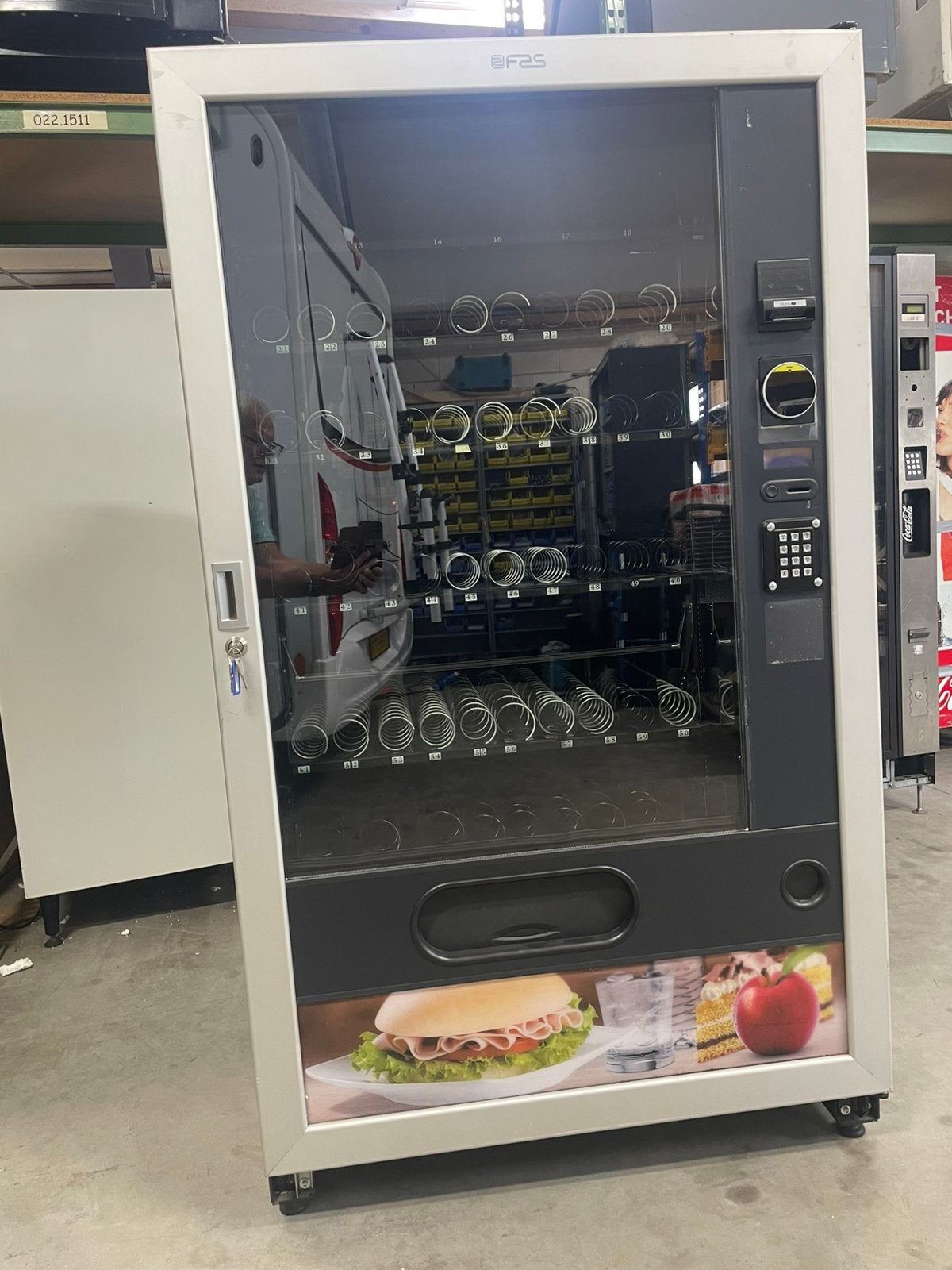 Fas Snack-frisdrankautomaat, Ophalen, Zo goed als nieuw