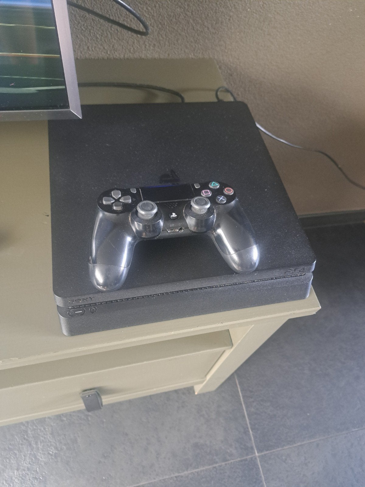 PlayStation 4 met controller, Spelcomputers en Games, Spelcomputers | Sony PlayStation 4, Ophalen