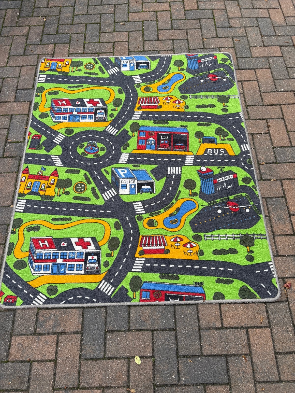 Speelkleed met wegen en gebouwen 133x164 cm, Ophalen, Gebruikt