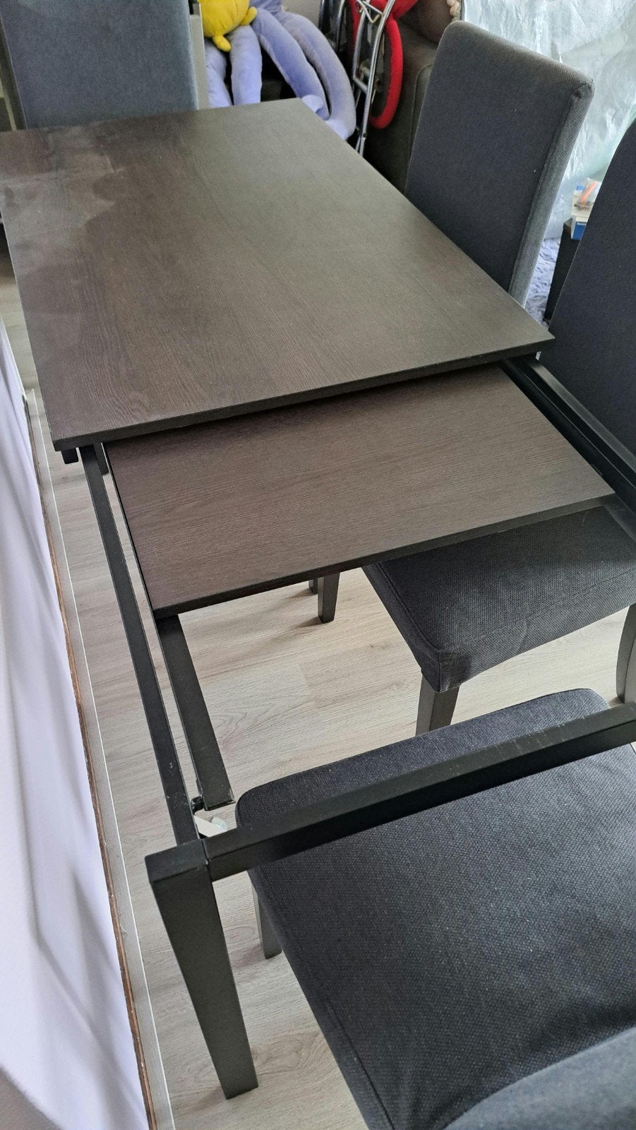 Foto 4 van Uitschuifbare eettafel met 4 stoelen