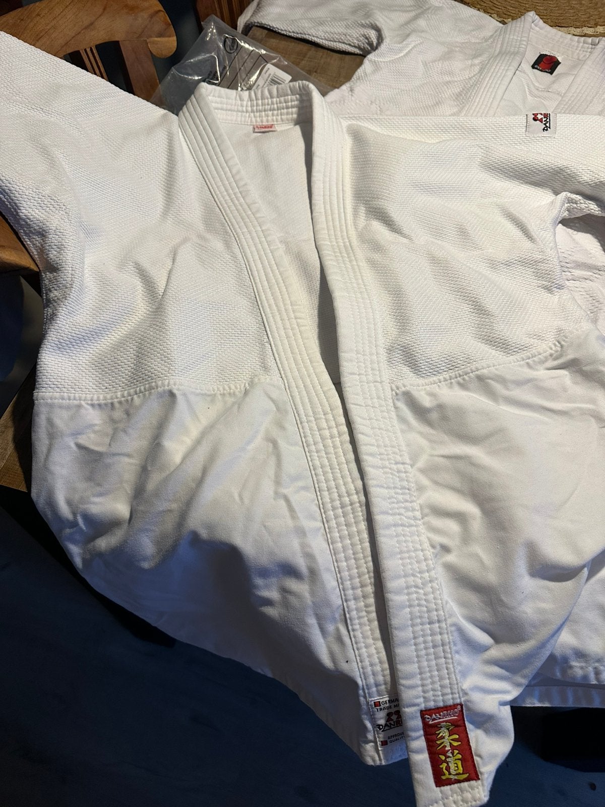 GRATIS! 2x Kinderen Judopak maat 160, Maat XS of kleiner, Ophalen, Zo goed als nieuw, Judo