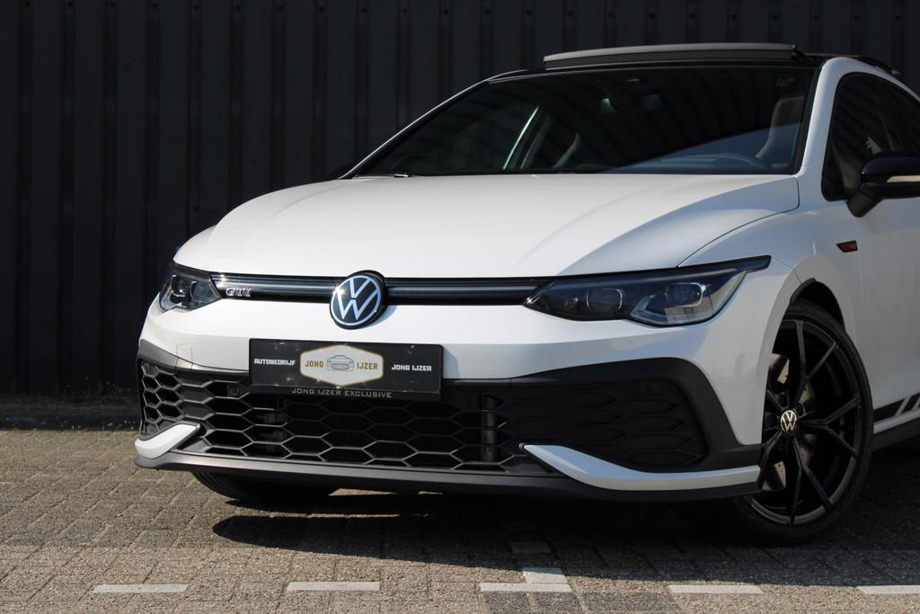 Volkswagen Golf 2.0 TSI GTI CLUBSPORT PANO HARMAN KAR HUD, Auto's, Volkswagen, Adaptive Cruise Control, 4 cilinders, 1984 cc, Wit