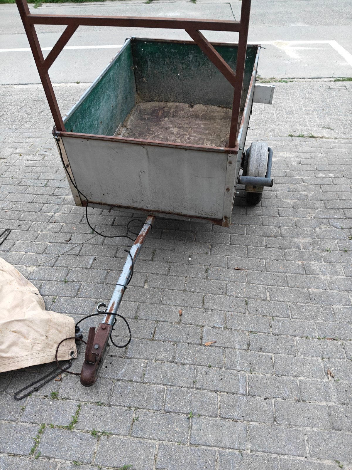 Kleine aanhanger met afdekzeil en verlichting, Ophalen, Gebruikt