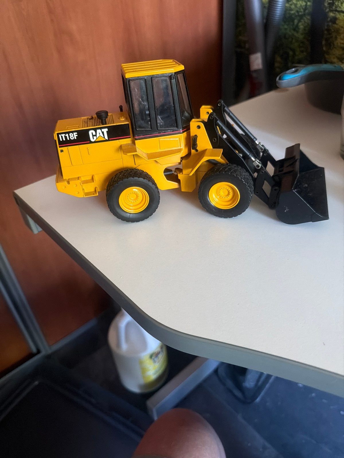 Caterpillar IT18F schaalmodel shovel, Ophalen of Verzenden, Zo goed als nieuw