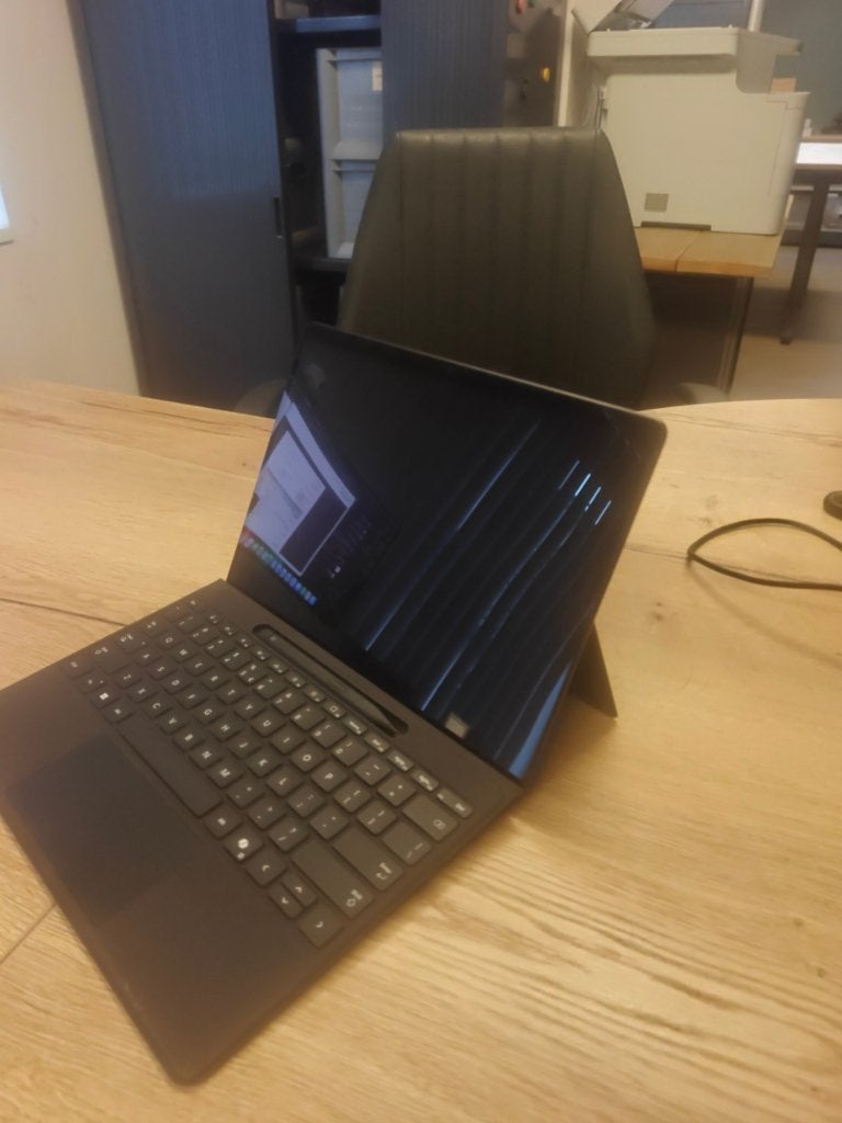 Microsoft Surface Pro met toetsenbord, Qwerty, 13 inch, Met touchscreen, Zo goed als nieuw