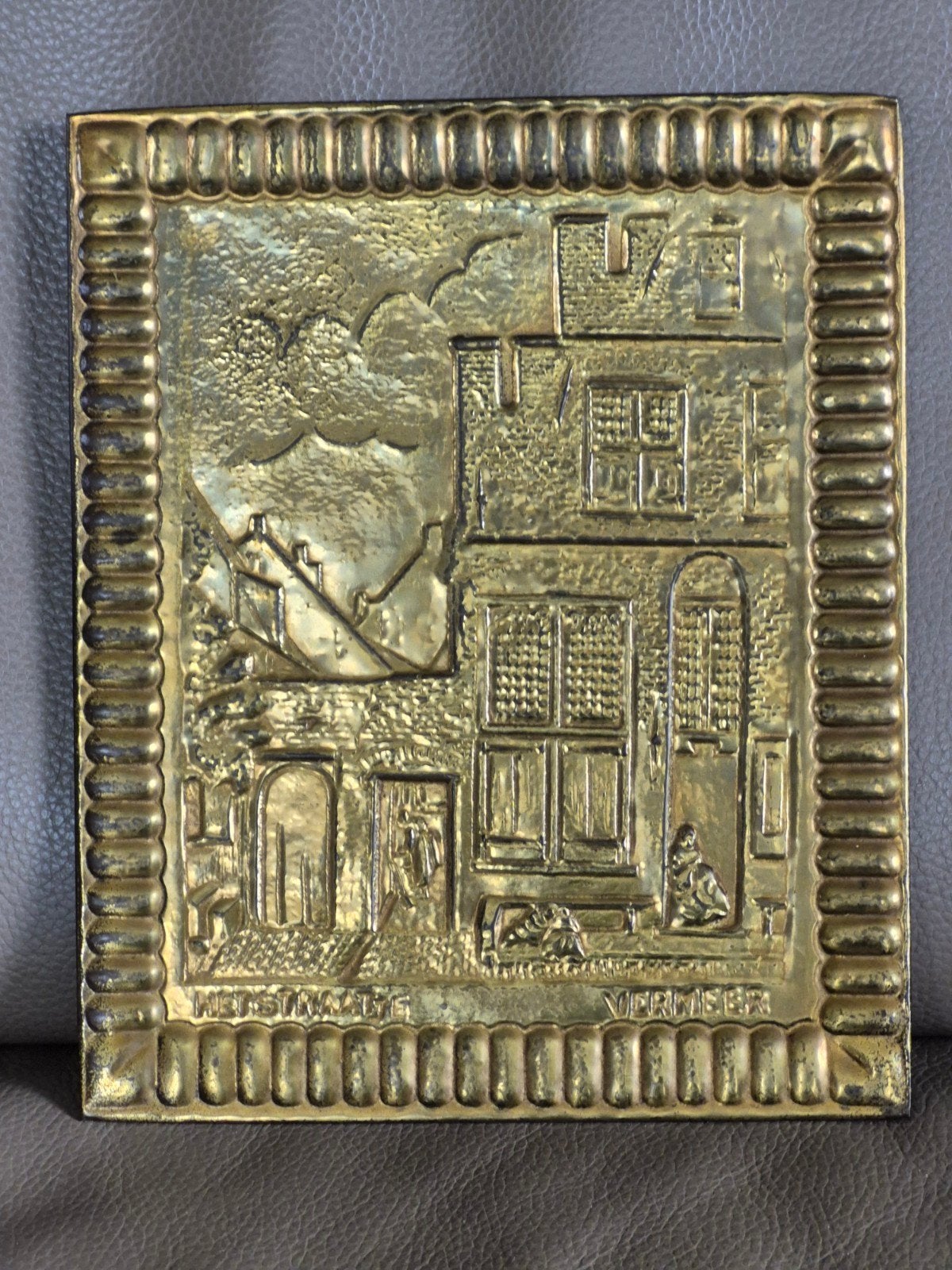 Latoen reliëf wandplaat straatje van vermeer 22x 26.5cm, Ophalen of Verzenden