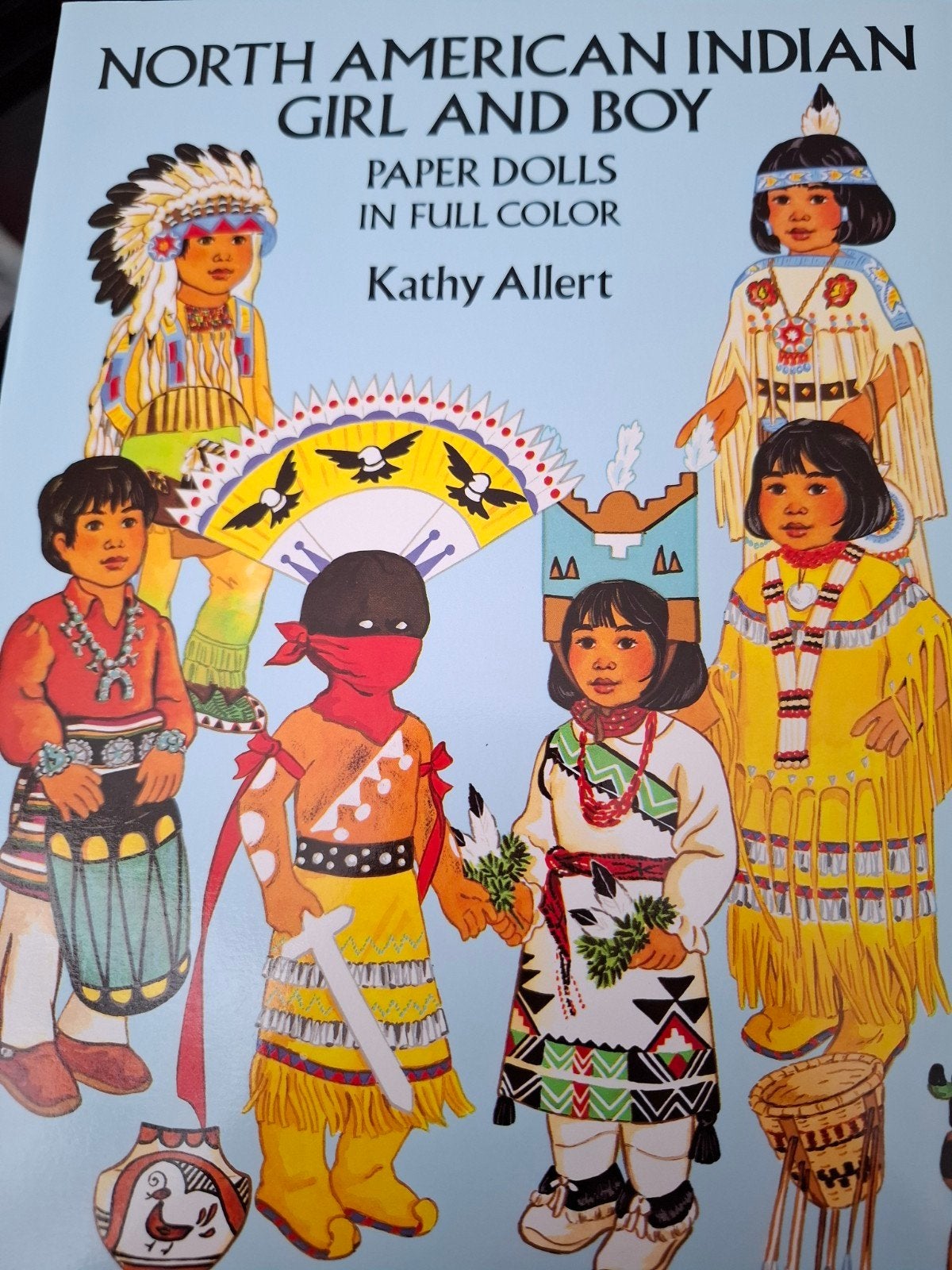 Noord-Amerikaanse Indianen Papierpoppen - Kathy Allert, 3 tot 4 jaar, Ophalen of Verzenden, Zo goed als nieuw, Uitklap-, Voel- of Ontdekboek