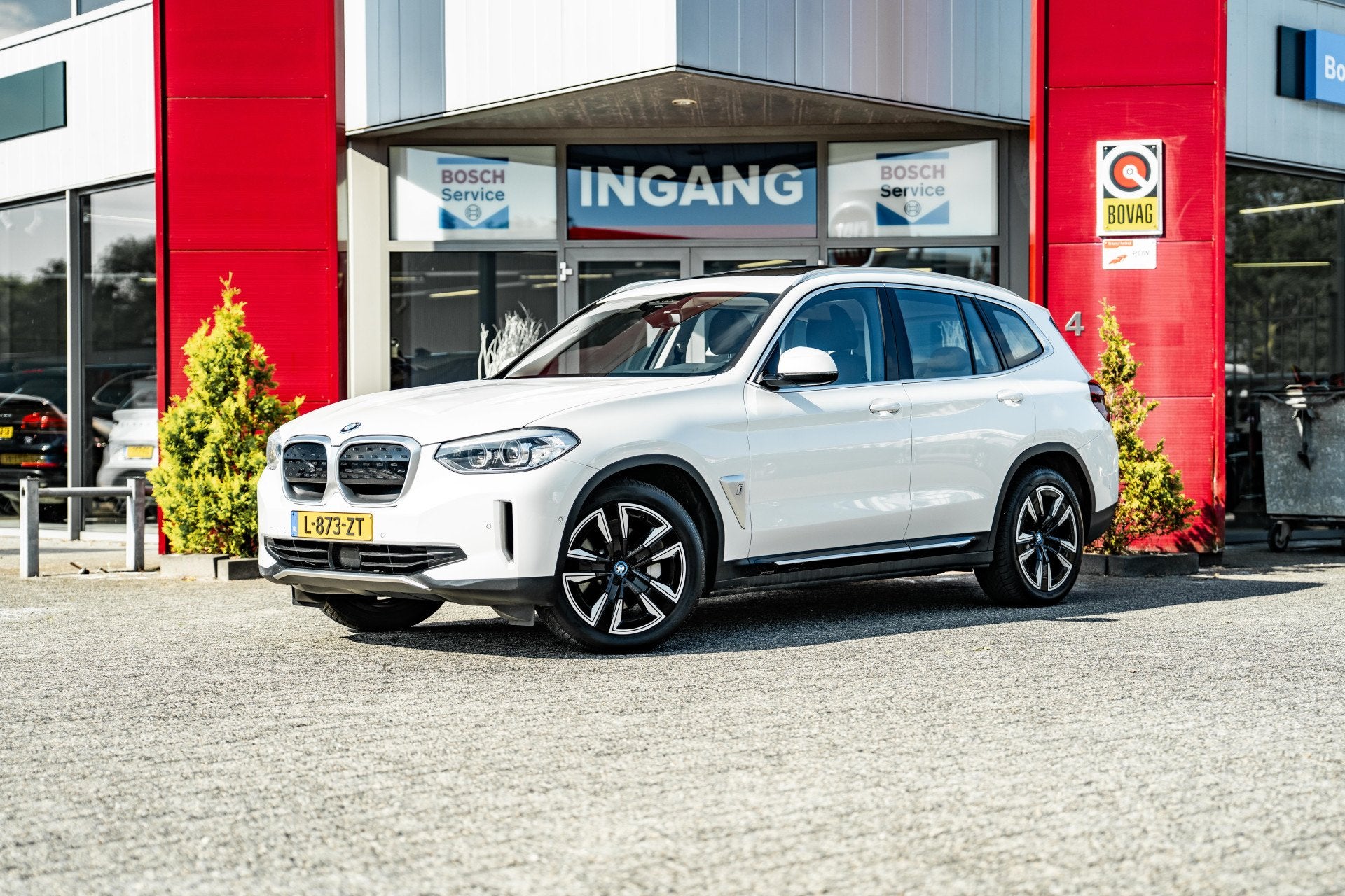 BMW iX3 Executive 80 kWh | Pano dak | Camera | Tabacco leder, Automaat, Achterwielaandrijving, Gebruikt, 750 kg