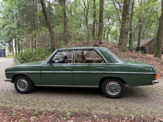 Mercedes-Benz 200 W115 /8 Nickelgrün (DB870) 1975 oldtimer, foto 12