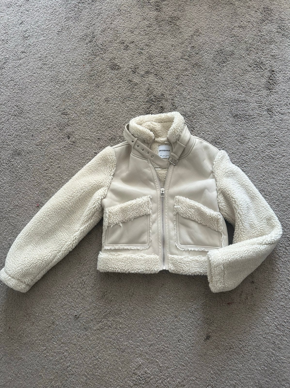 Bershka Crème Teddy Jasje Maat S, Ophalen of Verzenden, Zo goed als nieuw, Maat 36 (S), Beige