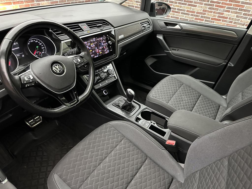 Volkswagen Touran 1.5 TSI 7p Panorama | Adap. Cruise | Stoel, 4 cilinders, 150 pk, 7 stoelen, Zwart