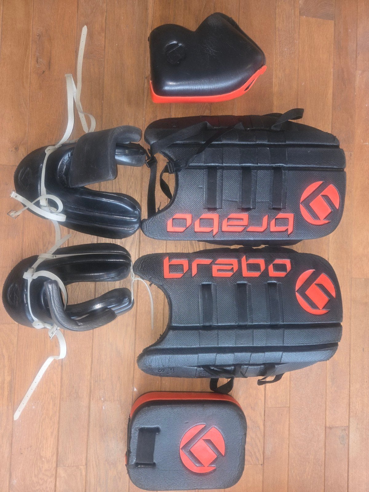 Brabo keepersuitrusting (pads, kickers, handschoenen), Sport en Fitness, Ophalen, Gebruikt, Overige typen