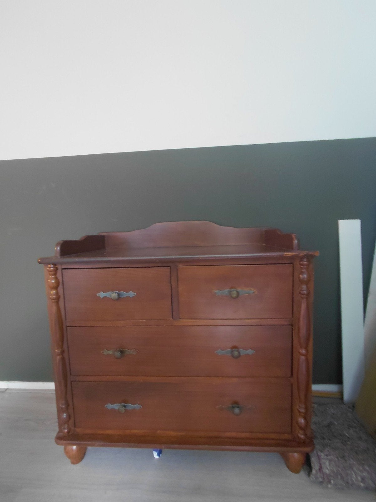 Vintage comode met wandplank- heeft opknapbeurtje nodig, Kinderen en Baby's, Ophalen, Gebruikt, 50 tot 70 cm, 100 cm of meer
